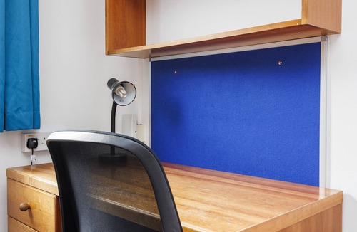 Bramcote Apartment | Charming Room Near Highfields Park