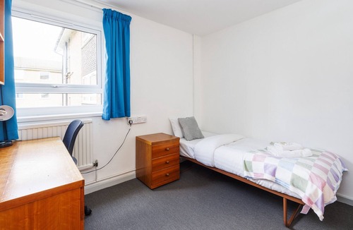 Bramcote Apartment | Charming Room Near Highfields Park