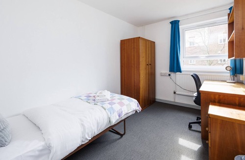 Bramcote Apartment | Charming Room Near Highfields Park