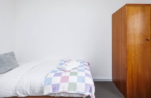 Bramcote Apartment | Charming Room Near Highfields Park