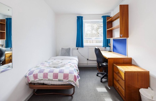 Bramcote Apartment | Charming Room Near Highfields Park