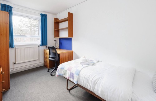 Bramcote Apartment | Charming Room Near Highfields Park