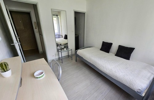 Saint-Jean-Baptiste Apartment | Charming room with kitchenette