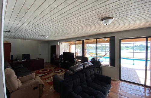 Ludlam Bed & Breakfast | Charming room with shared bathroom in charming Miami with WiFi, air conditioning