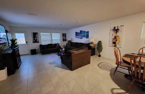 Hutchins House | Charming room within a 3 br home near Dallas with AC and WiFi for a cozy stay