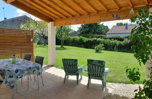 Saint-Valerien Cottage | Charming rural gite set in its own garden in the beautiful Vendee