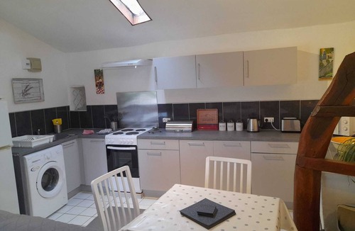 Saint-Valerien Cottage | Charming rural gite set in spacious gardens in the beautiful Vendee