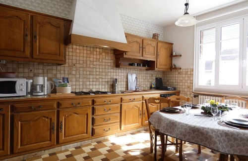 Challet Cottage | Charming Rural Retreat: Modern Comfort in Historic Challet