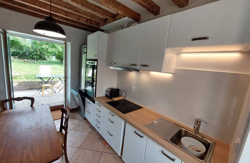 Gemigny Cottage | Charming Rural Retreat with High-Speed Fiber, Home Cinema & Orchard Access