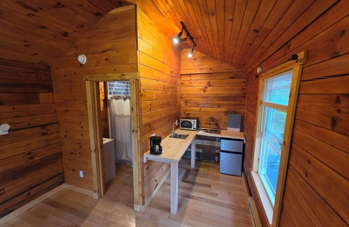 Waterloo Cabin | Charming Rustic Cabin #5 near canal