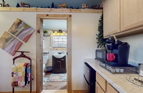 Ledbetter Cabin | Charming rustic cabin with kitchenette, streaming, partial AC, & WiFi