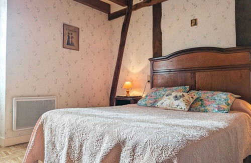 Gehee Cottage | Charming Rustic Home in Berry - Near Zoo, Game Room, Garden & More!