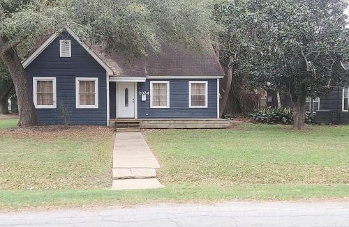 Bay City House | Charming Rustic Home