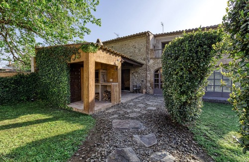 Riumors House | Charming Rustic House – Luxury Masía with Private Garden, Pool, Wi-Fi & Air Conditioning