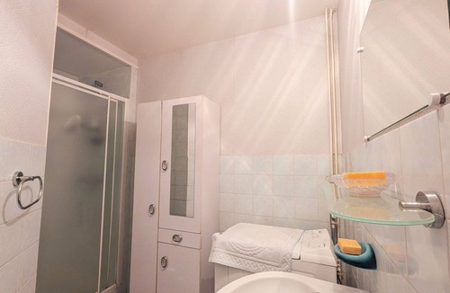 Gehee Cottage | Charming Rustic House Near Beauval Zoo with Garden, Games Room & Parking
