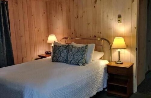 Vergennes Resort | Charming rustic two bedroom cottage steps away from Lake Champlain!