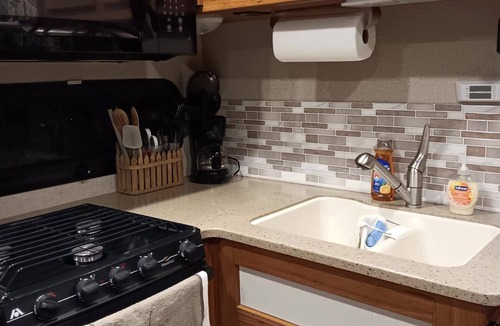 East Meredith House | Charming RV with 3 beds and WiFi, AC with Pondside View in East Meredith