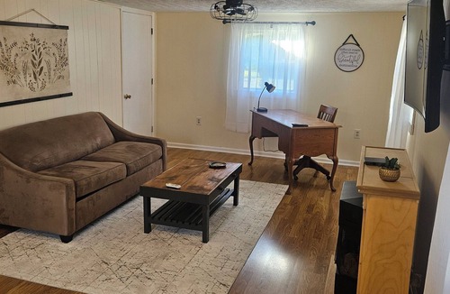 Salem House | Charming Salem Getaway – Comfortable, Convenient, and Close to It All