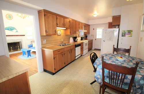 Orleans House | Charming Saltbox Close To Skaket Beach & OrleansTown Center (1215)