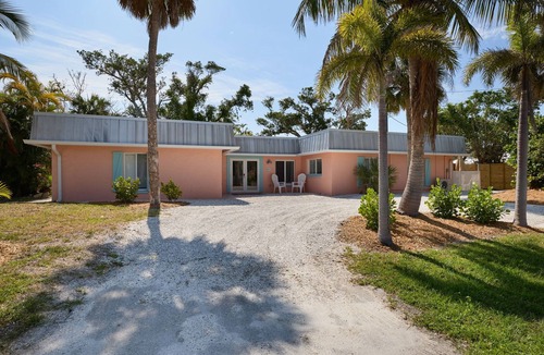 Sanibel House | Charming Sanibel Retreat 2BR, Pet Friendly