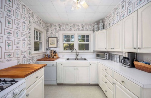 Saugatuck House | Charming Saugatuck Getaway by Lake & Shops