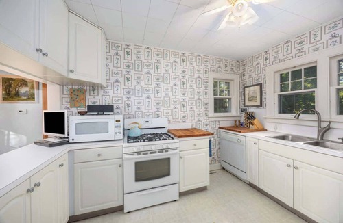 Saugatuck House | Charming Saugatuck Getaway by Lake & Shops