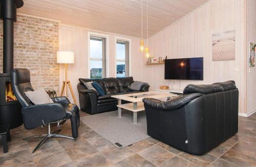Skaven Strand House | Charming Sauna Cottage-By Traum