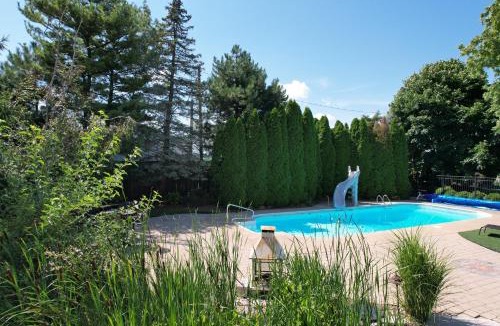 Huron House | Charming School House with Large Pool