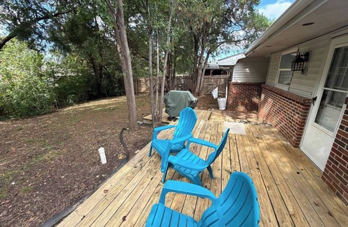 Wichita House | Charming SE ICT Home 3 Bedrooms/2 Baths/2 Queens/1 Twin/1 Queen Pullout