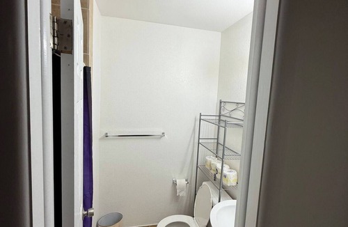 Wichita House | Charming SE ICT Home 3 Bedrooms/2 Baths/2 Queens/1 Twin/1 Queen Pullout
