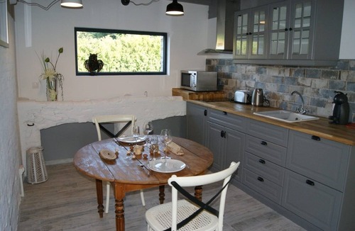 Gravelines Cottage | Charming sea-themed gîte with jacuzzi and private sauna