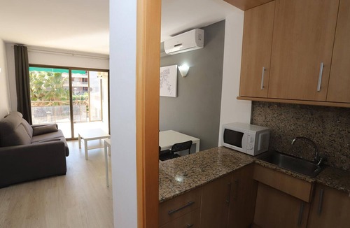Vilafortuny Apartment | Charming Seafront Apartment with Terrace