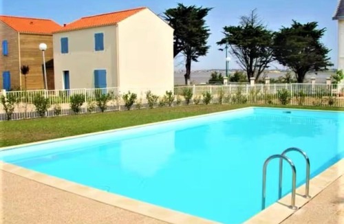 Port-des-Barques Apartment | Charming seaside apartment
