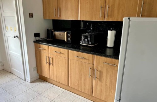 Broughty Ferry Apartment | Charming Seaside home. sleeps 4 with free parking