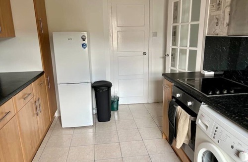 Broughty Ferry Apartment | Charming Seaside home. sleeps 4 with free parking