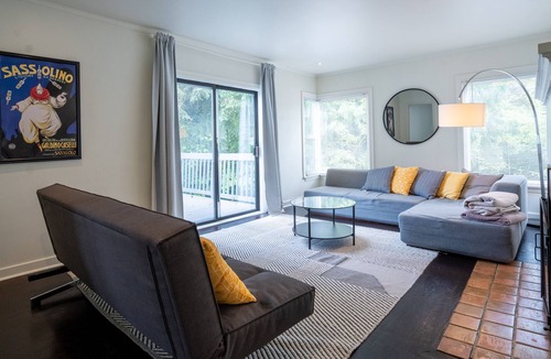 Cedar Heights House | Charming Seattle House with Detach Studio Lake View