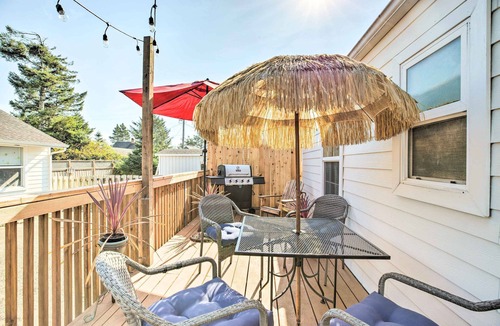 Pacific County Cottage | Charming Seaview Home w/BBQ, Deck & Fire Pit