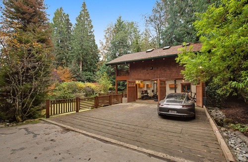 Rollingbay Apartment | Charming secluded studio with mountain view, fast WiFi, fireplace, large deck