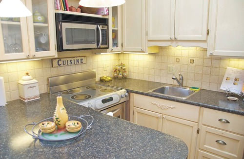 Historic Old Town Cottage | Charming Self-Contained Guest Cottage in Old Town Niagara-on-the-lake.