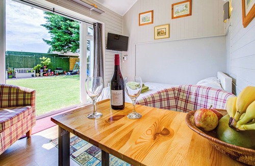 Upper Beeding Apartment | Charming Self Contained Garden Studio Upper Beeding