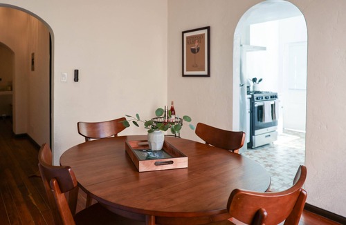 Beachwood Canyon Apartment | Charming Serviced 2 Bedroom in Hollywood. Right below Hollywood Sign- NATIVE
