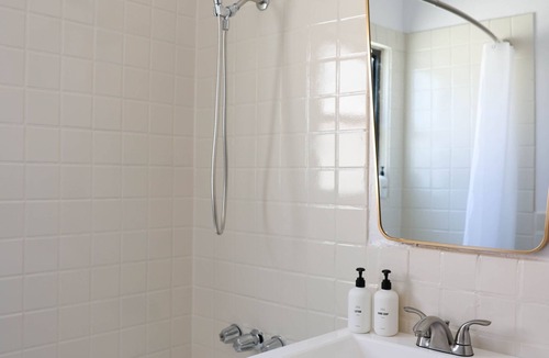 Beachwood Canyon Apartment | Charming Serviced 2 Bedroom in Hollywood. Right below Hollywood Sign- NATIVE