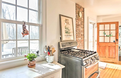 Marble Dale House | Charming Sharon Dwelling w/Deck & Fire Pit!