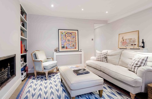 Askew Apartment | Charming Shepherds Bush Apartment