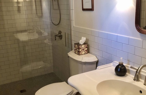 Hamilton Cottage | charming shingle style historic cottage