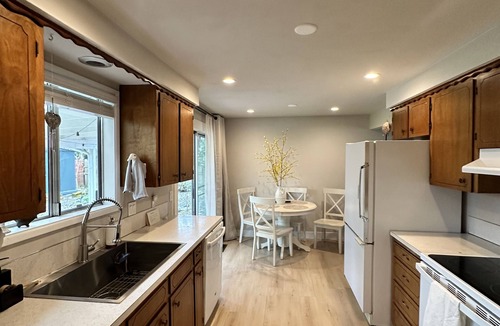 Dallas House | Charming single level updated home~Centrally located