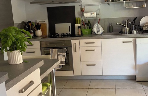 La Garde Villa | Charming single storey villa, sun, shading, for 6 people, pets allowed