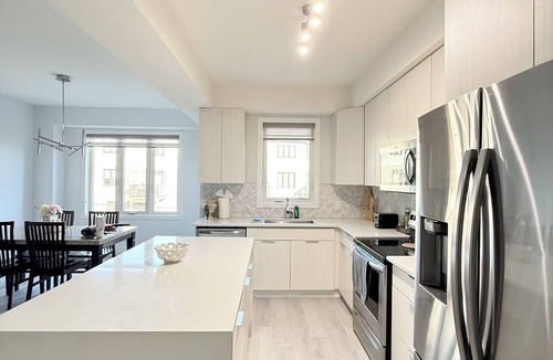 London House | Charming Singleton Oasis