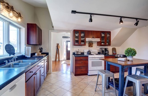 Skaneateles House | Charming Skaneateles Getaway