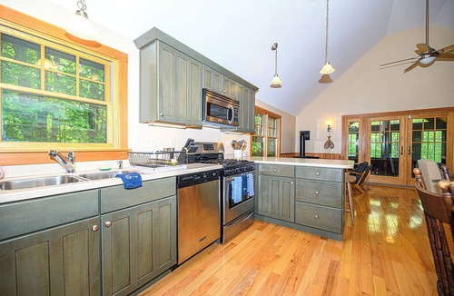 Newbury Cottage | Charming Ski Cottage Near Mount Sunapee